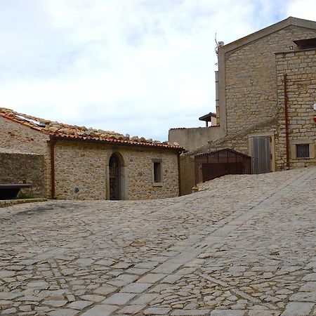 Luna - Aragon Home Holiday Montalbano Elicona Esterno foto