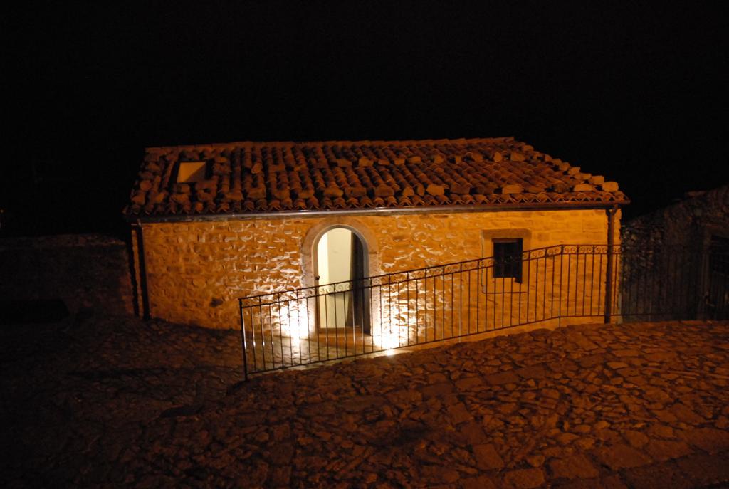 Luna - Aragon Home Holiday Montalbano Elicona Esterno foto