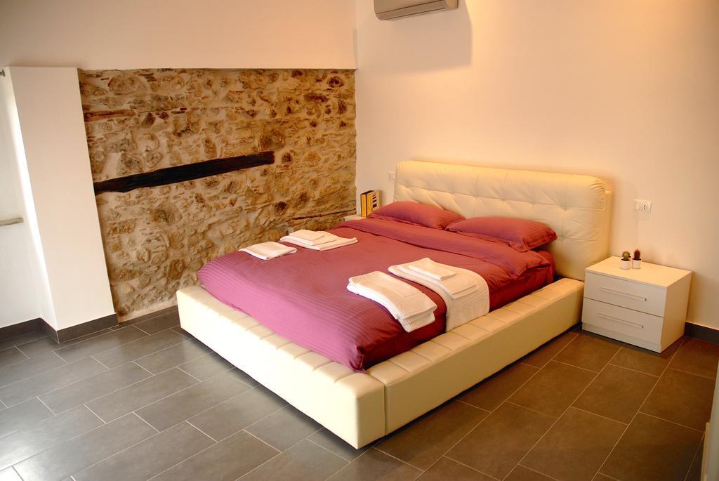Luna - Aragon Home Holiday Montalbano Elicona Esterno foto